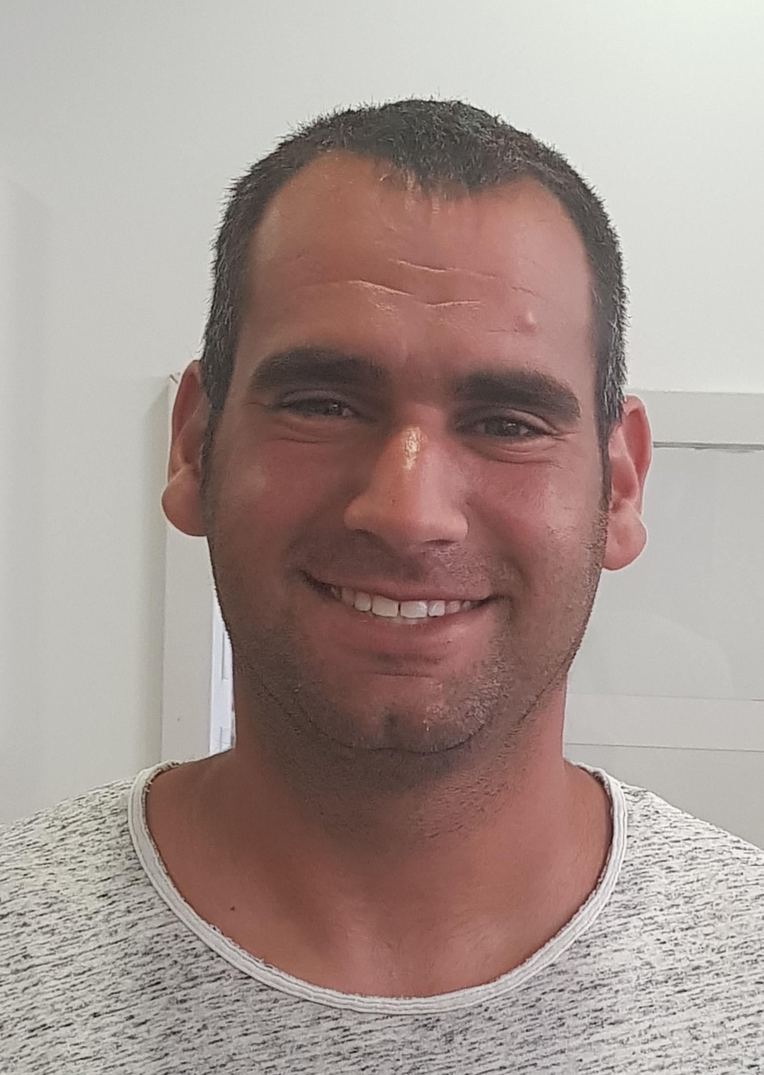 שמל יהונתן