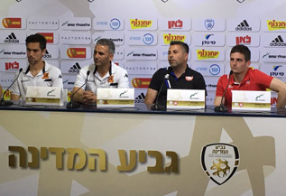 מסיבת העיתונאים, היום בתא הכבוד