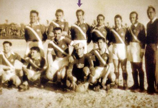 בשל האילוצים הוזעקו שחקנים מהפועל רמת גן ומכבי פתח תקווה לסגל נבחרת תל אביב. פרי נויפלד באמצע למעלה