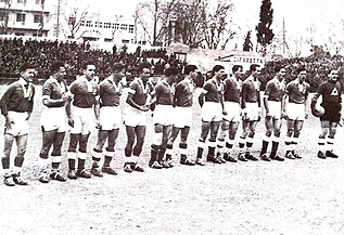 נבחרת ארץ ישראל באתונה בשנת 1938. רביעי משמאל - בית הלוי, חמישי משמאל - מירימוביץ'