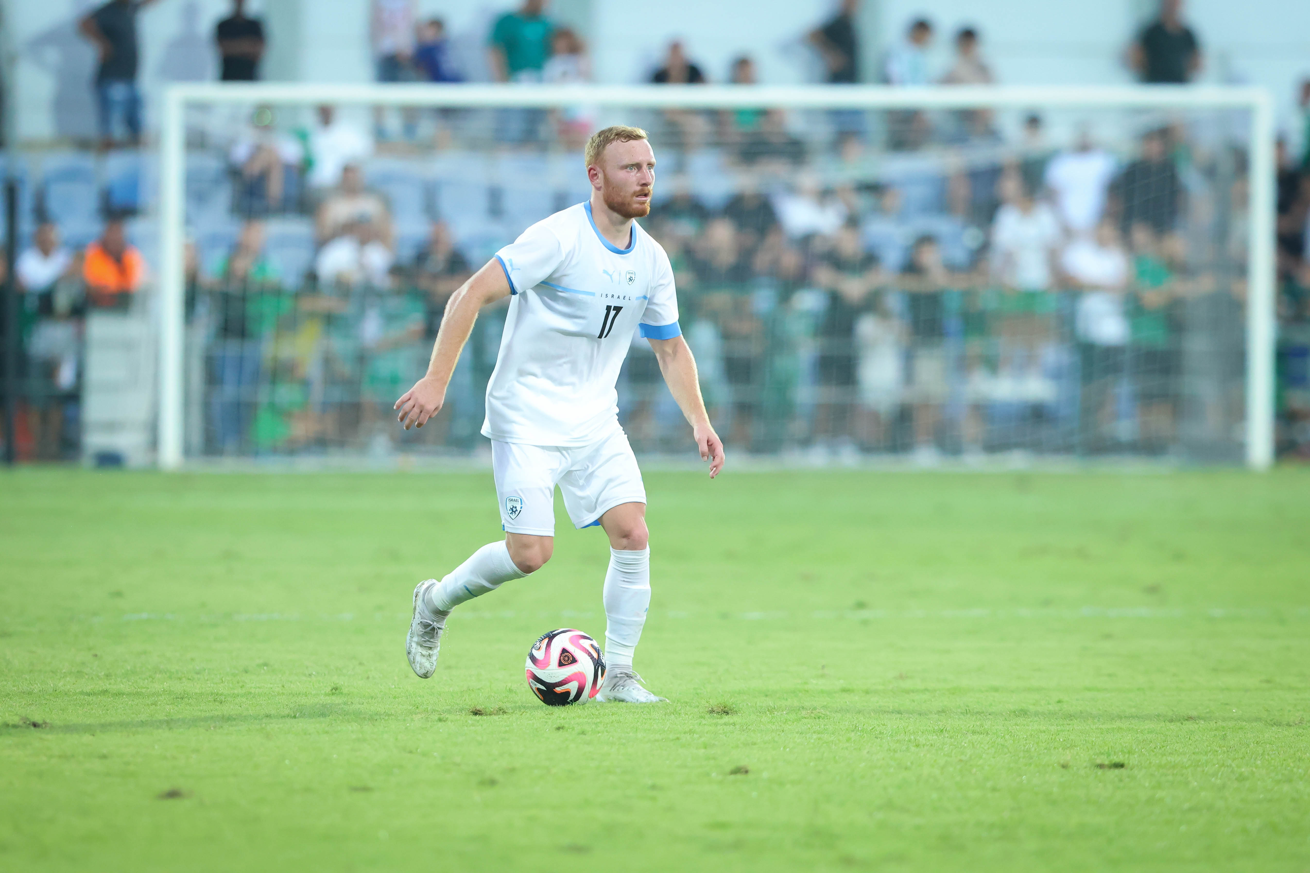 אחרי שהחבורה של גיא לוזון ניצחה את מכבי חיפה 1:5 במשחק ההכנה הקודם, שערים של דין דוד ופרנזי פיירו נתנו לבכר וחניכיו את הניצחון הפעם, בעוד עידו שחר כבש מבעיטה חופשית לזכות הבחורים בכחול לבן