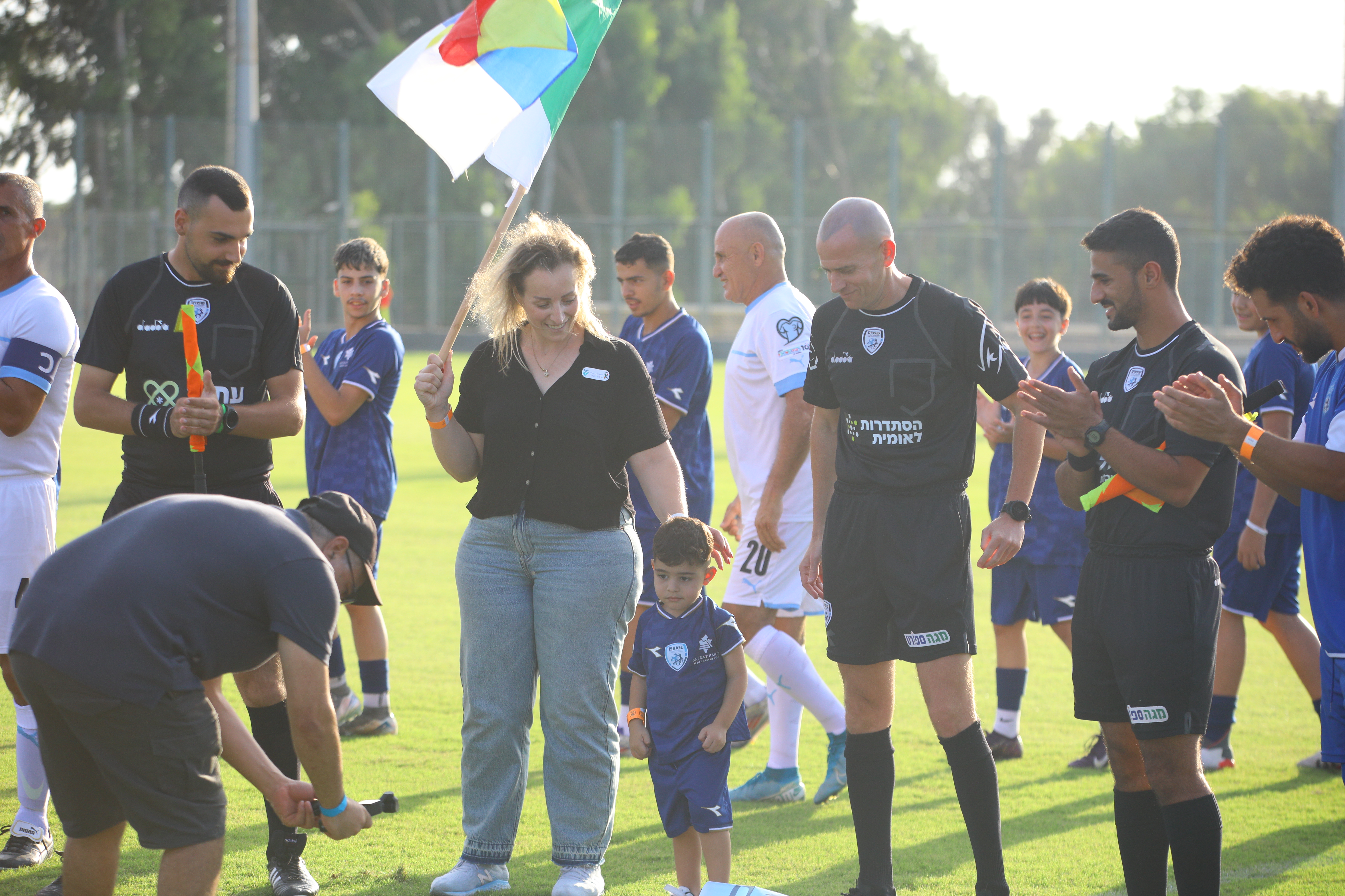 אחדות, כדורגל ותקווה: ילדי מג’דל שמס שיחקו עם אגדות נבחרת ישראל ונבחרת האומנים