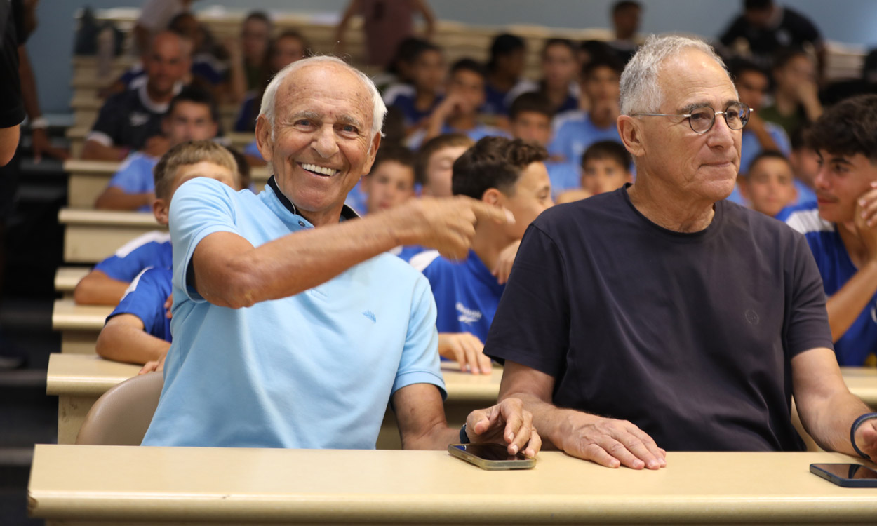 מוטל'ה שפיגלר וגיורא שפיגל ביקרו באקדמיה לכדורגל